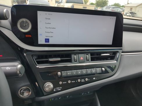 New 2025 Lexus ES 300h w/ Premium Package image 22