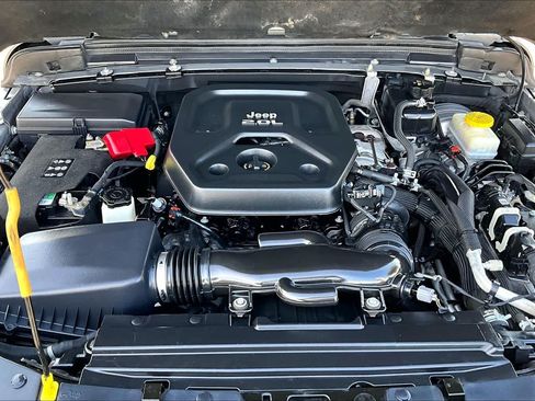 Used 2018 Jeep Wrangler Unlimited Sahara AWD/4WD image 32