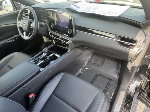 Used 2024 Lexus RX 350 FWD w/ Technology Package image 8
