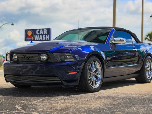 Used 2010 Ford Mustang GT image 4