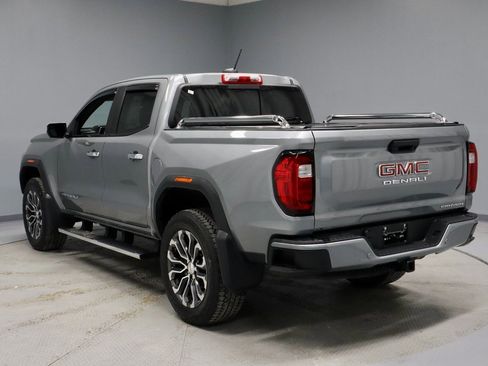 Used 2023 GMC Canyon Denali image 9