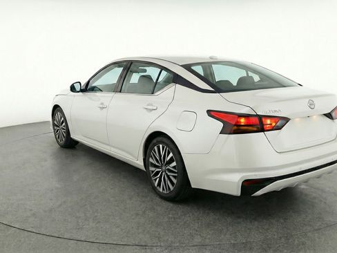 Used 2025 Nissan Altima 2.5 SV FWD image 6