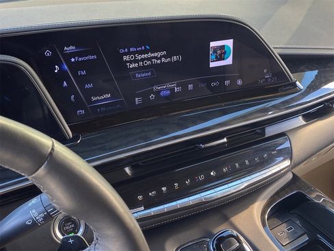 Used 2024 Cadillac Escalade Premium Luxury w/ Performance Package image 27