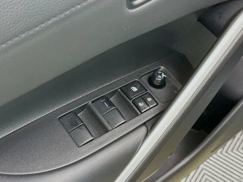 Used 2025 Toyota Corolla Cross XLE w/ Convenience Package FWD image 18