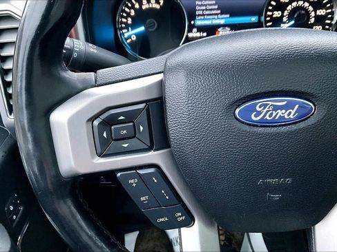 Used 2018 Ford F150 Platinum w/ Equipment Group 701A Luxury image 19