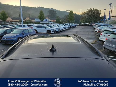 Used 2025 Volkswagen Tiguan SE R-Line AWD/4WD image 30