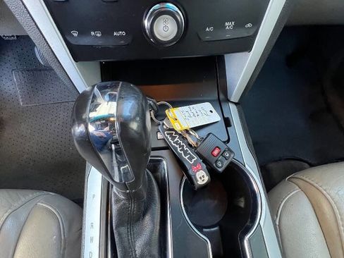 Used 2014 Ford Explorer XLT w/ Equipment Group 202A FWD image 17