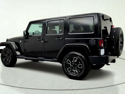 Used 2018 Jeep Wrangler Unlimited Sahara AWD/4WD image 7