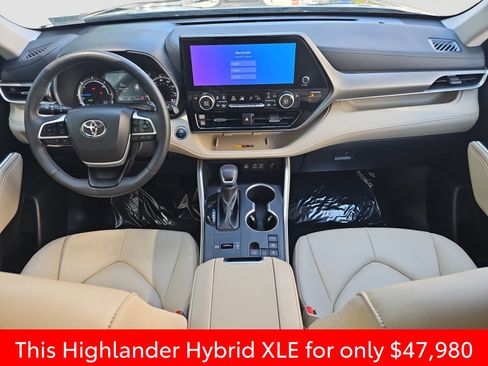 Used 2025 Toyota Highlander XLE AWD/4WD image 17