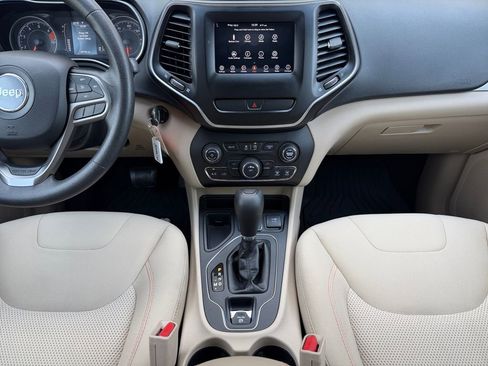 Used 2019 Jeep Cherokee Latitude w/ Popular Appearance Group FWD image 26