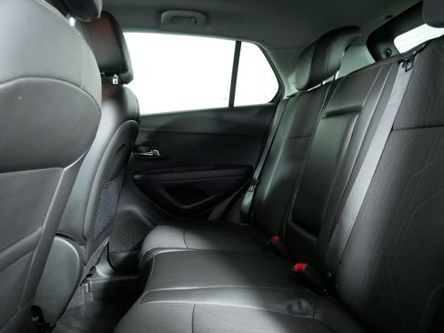 Used 2019 Chevrolet Trax LT w/ LT Convenience Package FWD image 16
