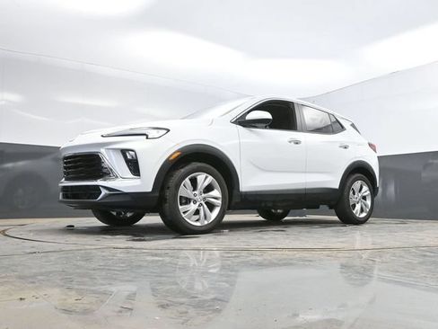 Used 2025 Buick Encore GX Preferred AWD/4WD image 50