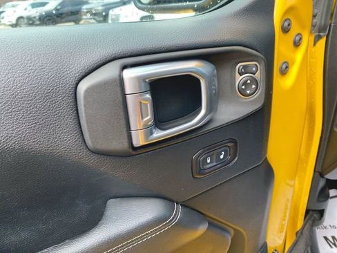 Used 2018 Jeep Wrangler Unlimited Sahara image 23