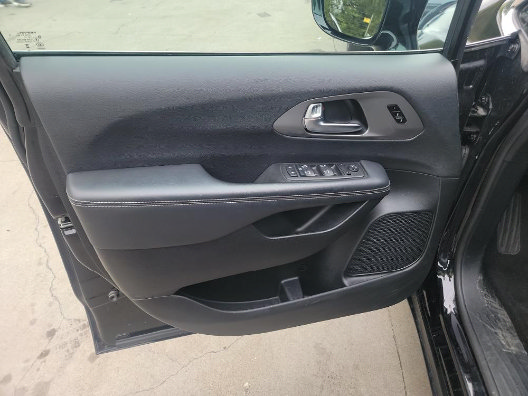 Used 2025 Chrysler Pacifica Select FWD image 9