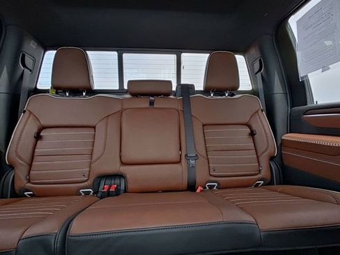 Used 2025 GMC Sierra 2500 Denali Ultimate w/ Max Trailering Package AWD/4WD image 28