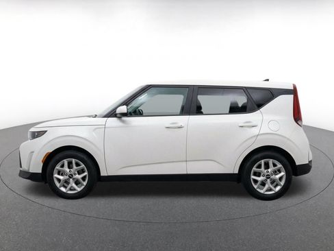 Used 2025 Kia Soul LX w/ LX Technology Package FWD image 4