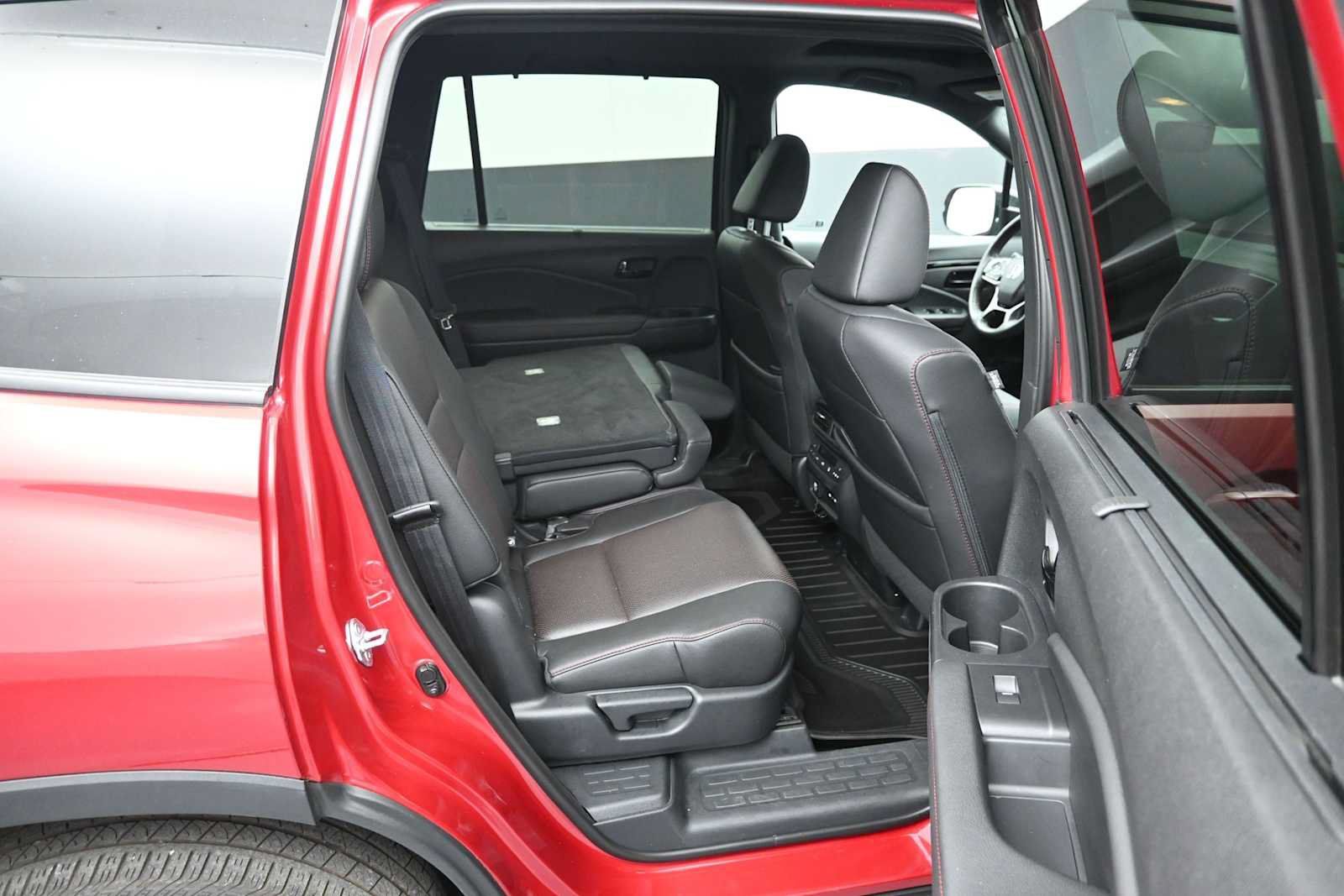 Used 2024 Honda Passport Black Edition image 12