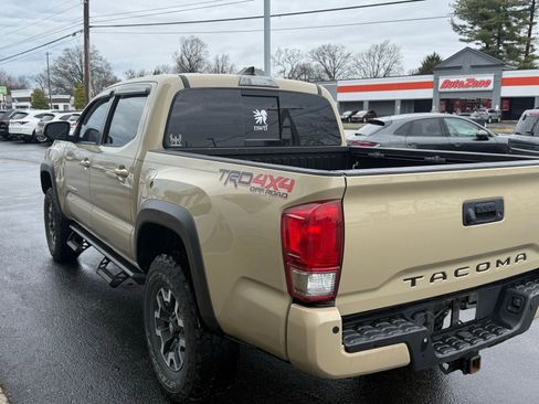 Used 2017 Toyota Tacoma TRD Off-Road w/ Premium & Technology Package image 5