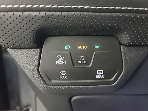 Used 2025 Volkswagen Atlas Cross Sport SE FWD image 26