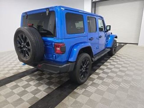 Used 2023 Jeep Wrangler Unlimited Sahara w/ Cold Weather Group AWD/4WD image 5