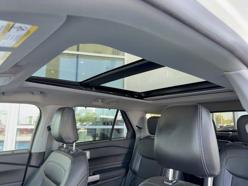 Certified 2023 Ford Explorer Limited w/ Limited Technology Package image 29