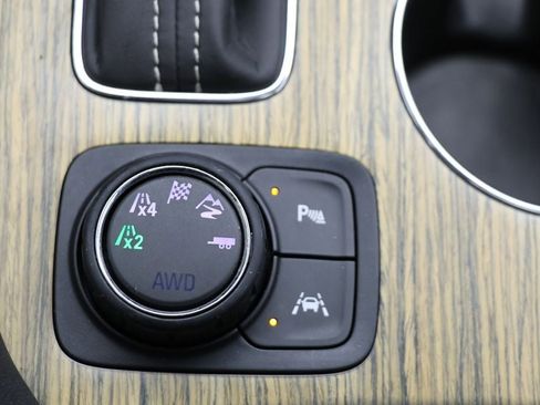 Used 2018 GMC Acadia Denali w/ Technology Package image 28