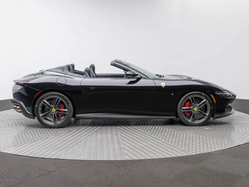 Used 2025 Ferrari Roma Spider RWD image 9