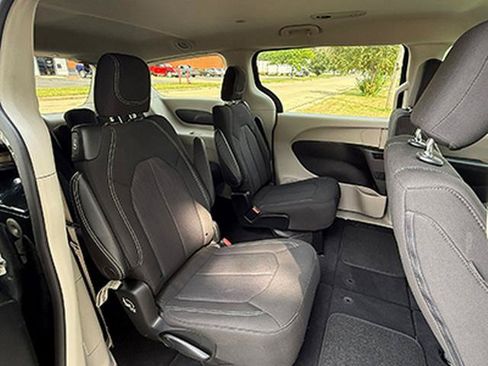 Used 2023 Chrysler Voyager LX FWD image 19