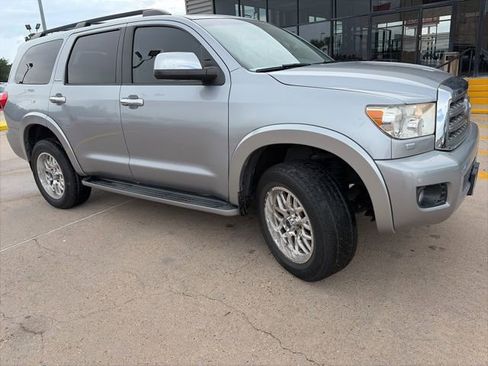 Used 2016 Toyota Sequoia Limited w/ Safety & Convenience Package RWD image 2