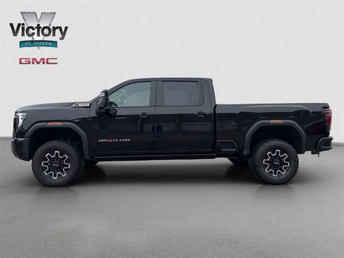 Used 2025 GMC Sierra 2500 AT4X image 5
