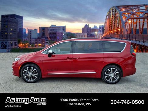 Used 2026 Chrysler Pacifica Pinnacle w/ Trailer Tow Group AWD/4WD image 6