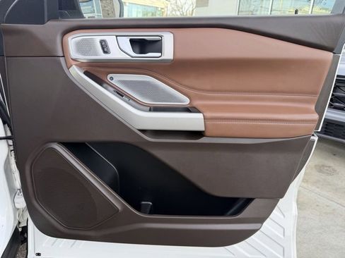 Used 2023 Ford Explorer King Ranch w/ Technology Package image 55