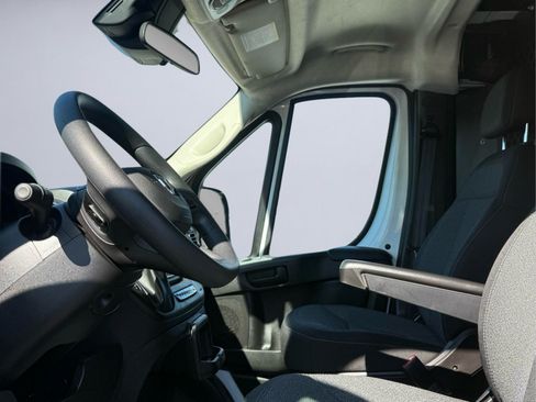 Used 2025 RAM ProMaster 2500 w/ U-Haul Equipment Group FWD image 17