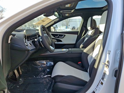 New 2026 Mercedes-Benz E 53 AMG e 4MATIC Sedan image 11