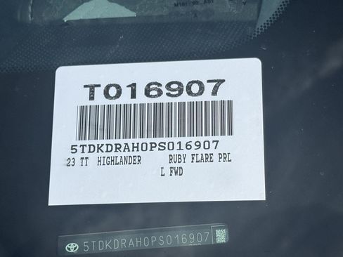 Used 2023 Toyota Highlander Limited FWD image 15