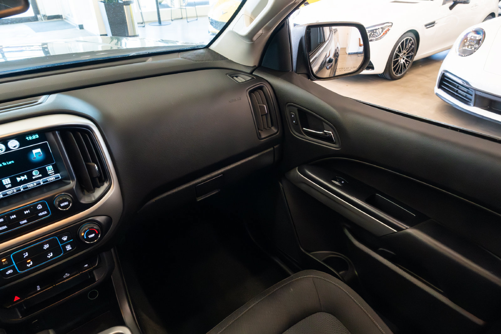 Used 2016 Chevrolet Colorado LT w/ LT Convenience Package RWD image 11