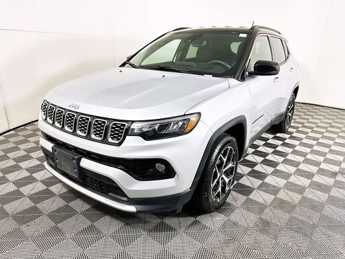 Used 2025 Jeep Compass Limited AWD/4WD image 7