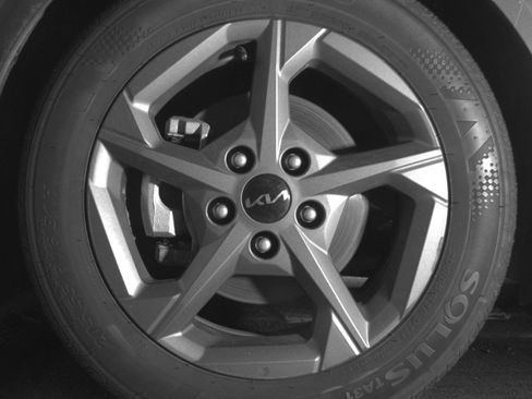 Used 2025 Kia K4 LXS image 12