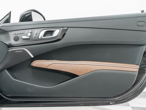 Used 2016 Mercedes-Benz SL 550 image 41