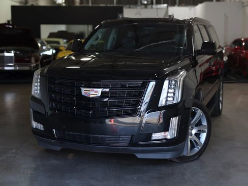 Used 2019 Cadillac Escalade ESV Luxury image 44