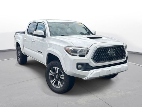 Used 2019 Toyota Tacoma TRD Sport AWD/4WD image 4