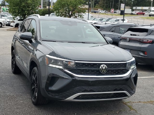 Certified 2024 Volkswagen Taos SE FWD image 3