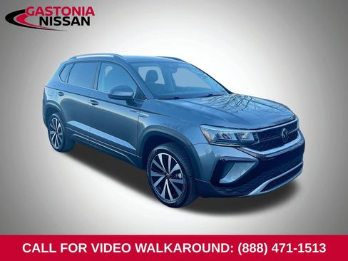 Used 2024 Volkswagen Taos SE image 1