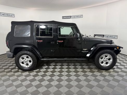 Used 2013 Jeep Wrangler Unlimited Sahara w/ Connectivity Group image 7