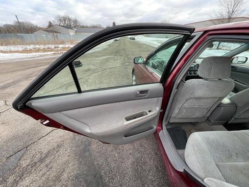 Used 2004 Toyota Camry LE image 22
