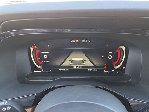 Used 2023 Nissan Pathfinder Platinum image 17