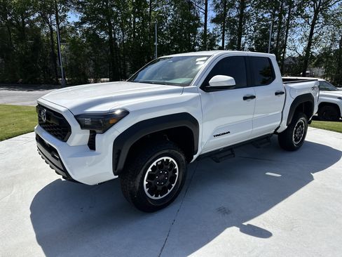 Used 2024 Toyota Tacoma TRD Off-Road image 5
