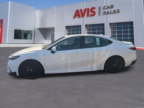 Used 2025 Toyota Camry SE FWD image 10