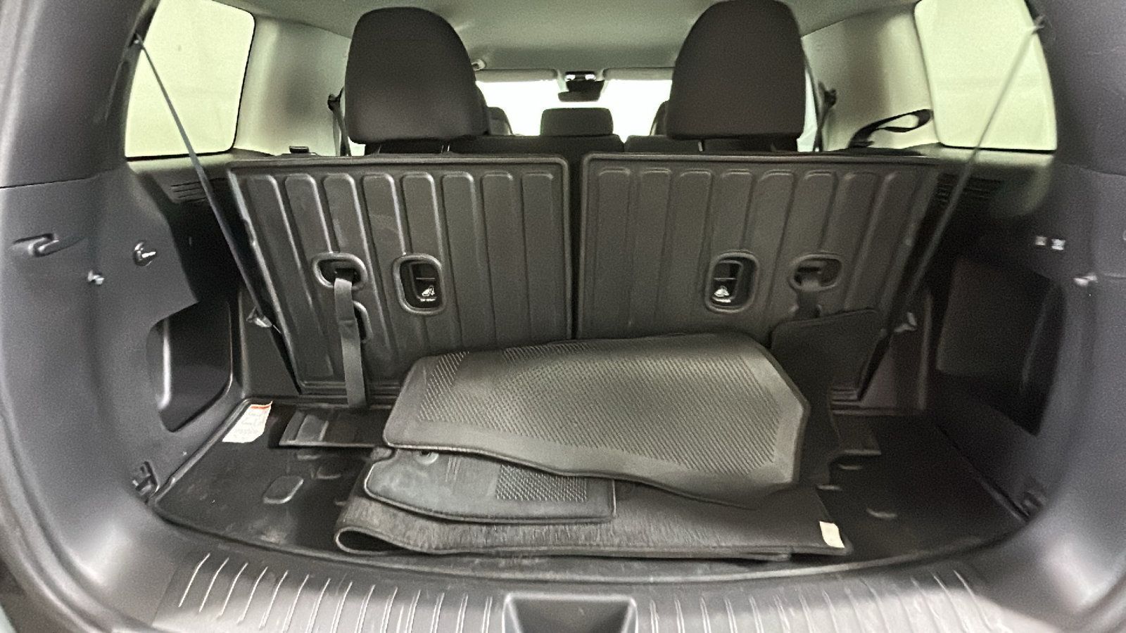 Used 2025 Hyundai Santa Fe SE FWD image 34