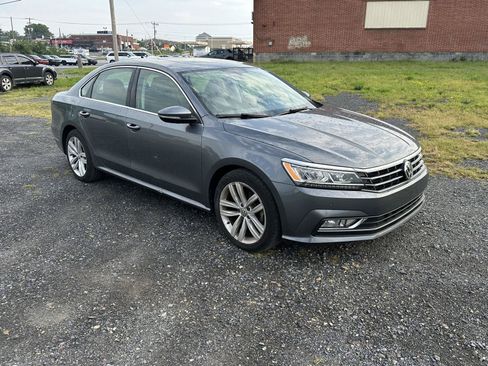 Used 2018 Volkswagen Passat 2.0T SE FWD image 2